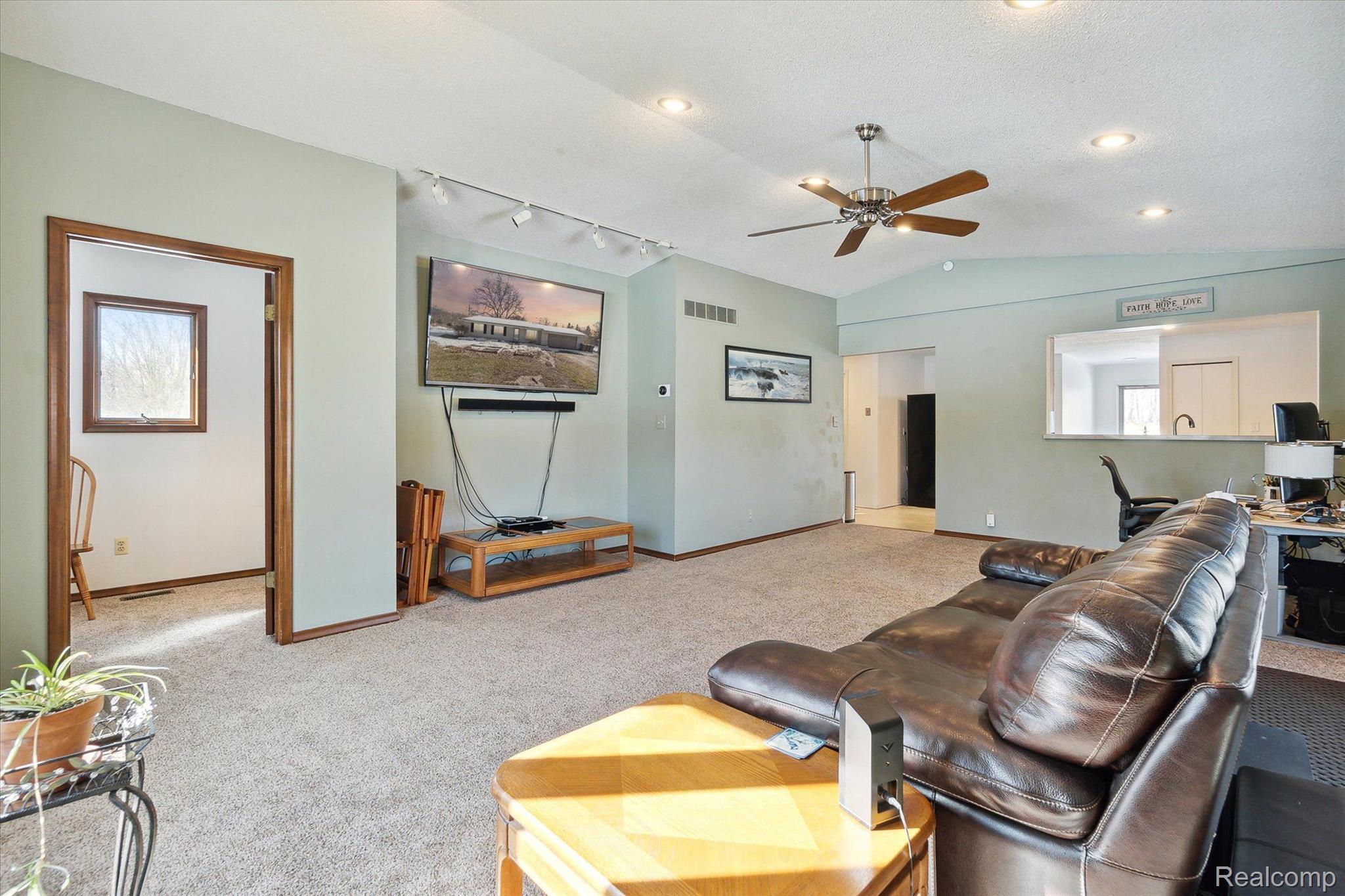 4010 Seim Road Howell, MI 48843 - Photo 9 of 39 Gallery Image 9