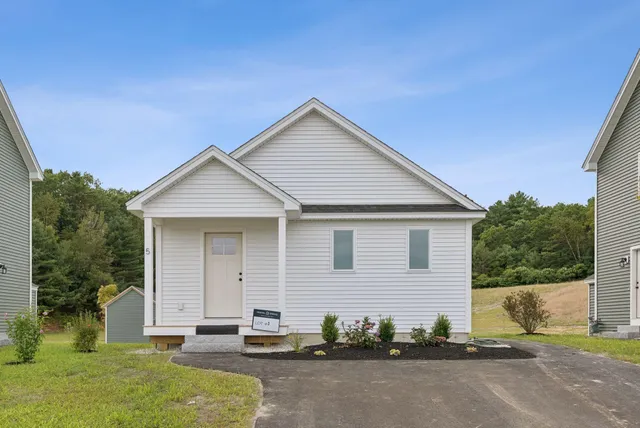 $399,900 | 5 Feldspar Lane, Unit 3, Cumberland Center, ME 04021
