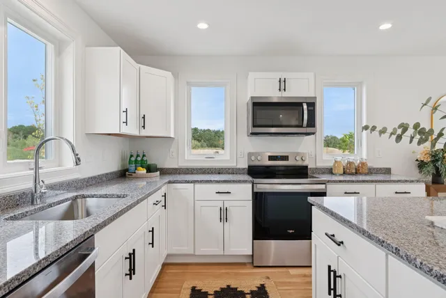 $399,900 | 5 Feldspar Lane, Unit 3, Cumberland Center, ME 04021