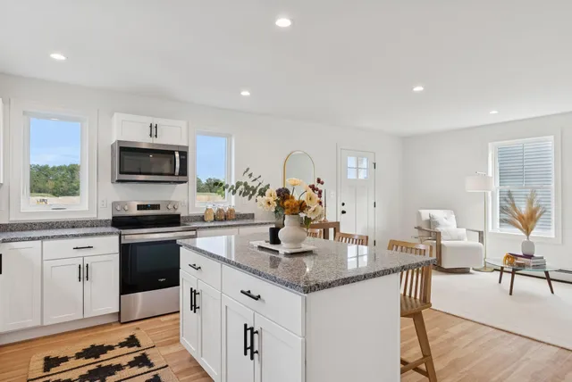 $399,900 | 5 Feldspar Lane, Unit 3, Cumberland Center, ME 04021