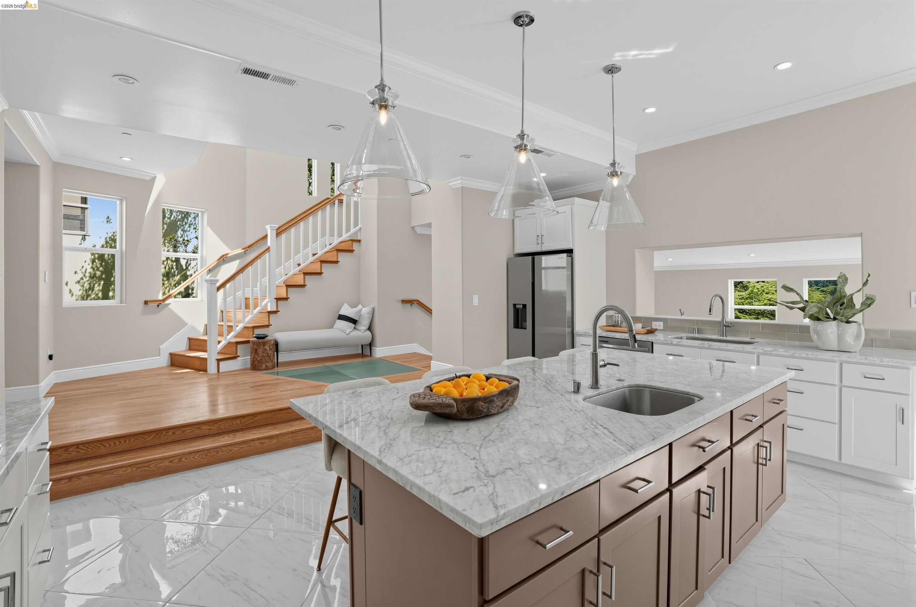 7026 Devon Way Berkeley, CA 94705 - Photo 6 of 37 Gallery Image 6