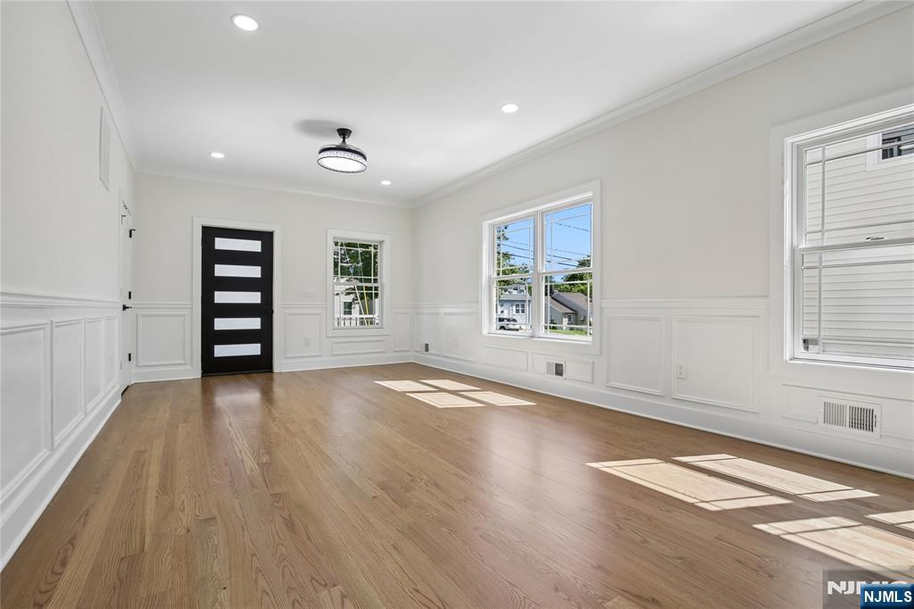 318 East Halsey Road Parsippany, NJ 07054 - Photo 9 of 38