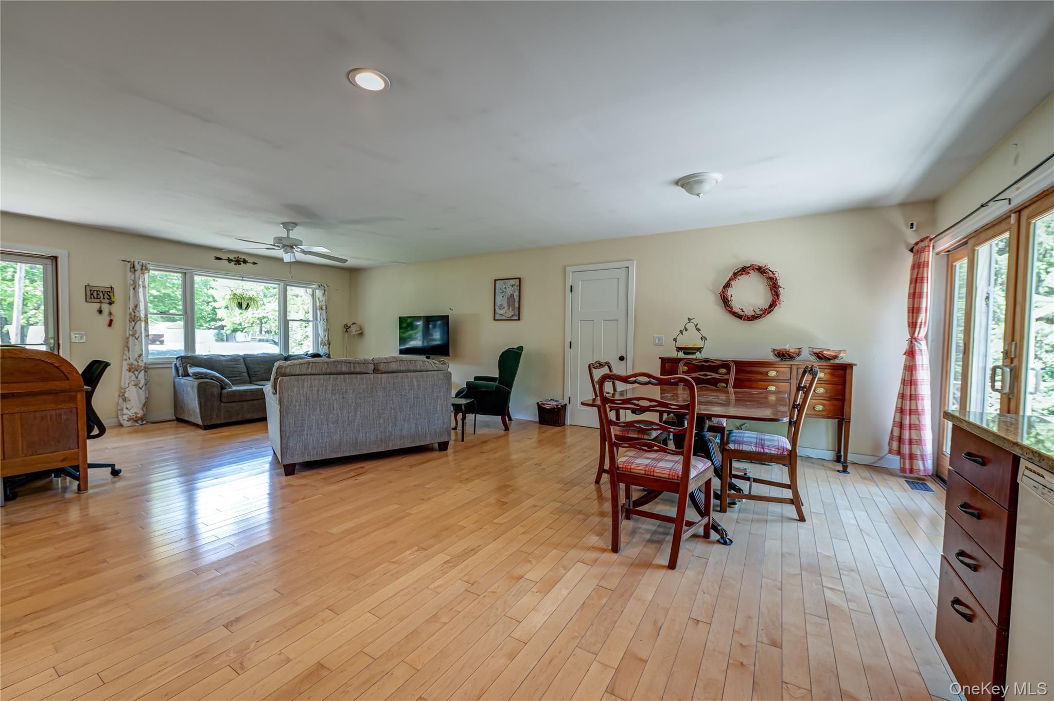 37 Crescent Bow Ridge, NY 11961 - Photo 6 of 17