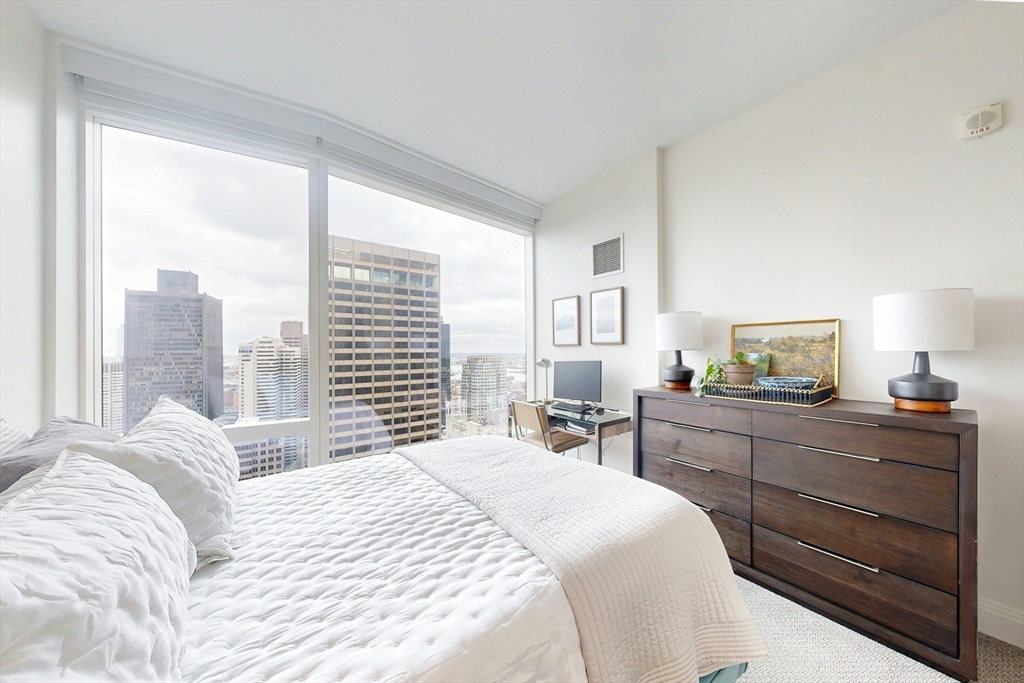 240 Devonshire Street, Unit 3814 Boston, MA 02110 - Photo 8 of 40 a bedroom with a bed and large window