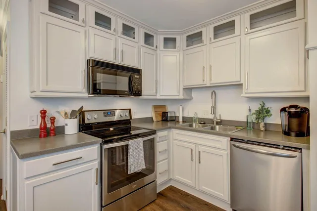 $349,900 | 252 Howle Avenue, Unit A4, Charleston, SC 29412