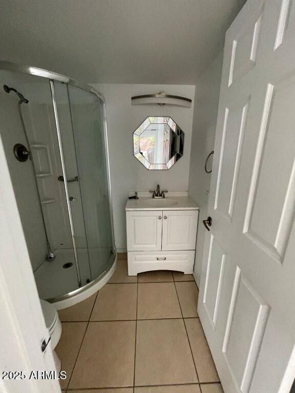 544 South Wilson Street, Unit 104 Tempe, AZ 85281 - Photo 6 of 15 a bathroom with a sink a mirror and a shower