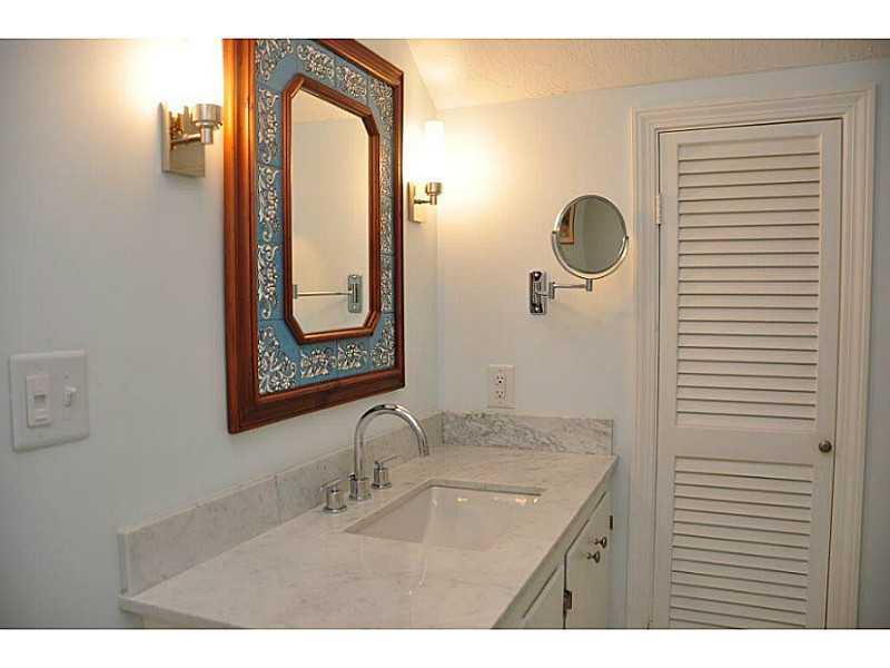 10 Ole Musket Road, Unit 4 Cumberland Foreside, ME 04110 - Photo 15 of 29 Bathroom.