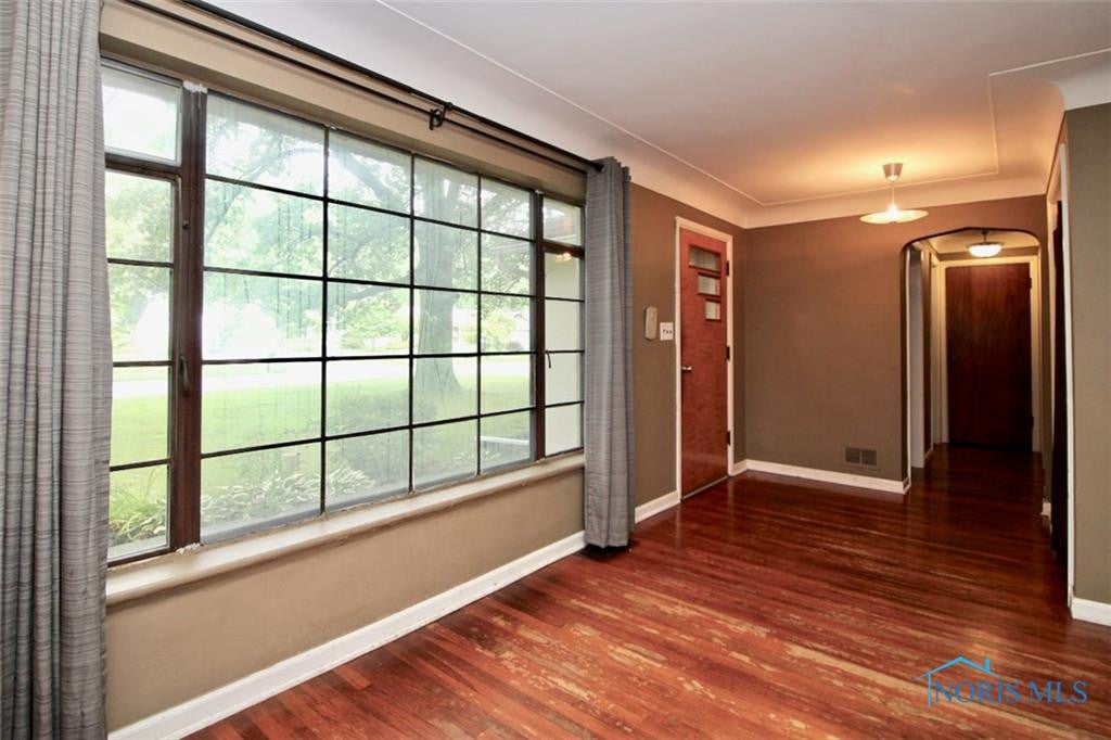 1135 Kinder Road Toledo, OH 43615 - Photo 3 of 32 Gallery Image 3