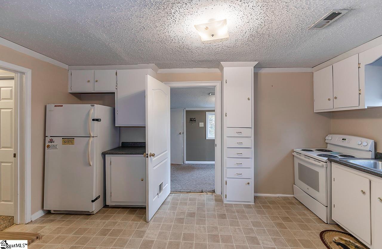 1070 Roddy Road Campobello, SC 29322 - Photo 13 of 22