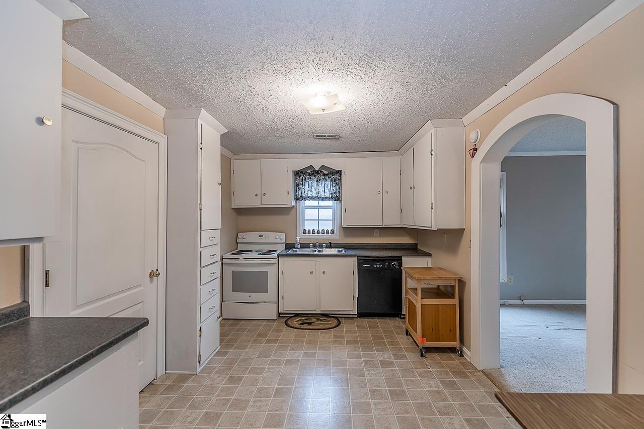 1070 Roddy Road Campobello, SC 29322 - Photo 14 of 22
