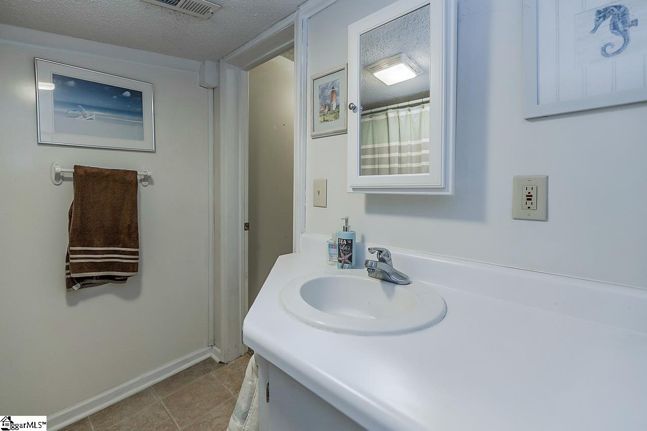 1070 Roddy Road Campobello, SC 29322 - Photo 18 of 22