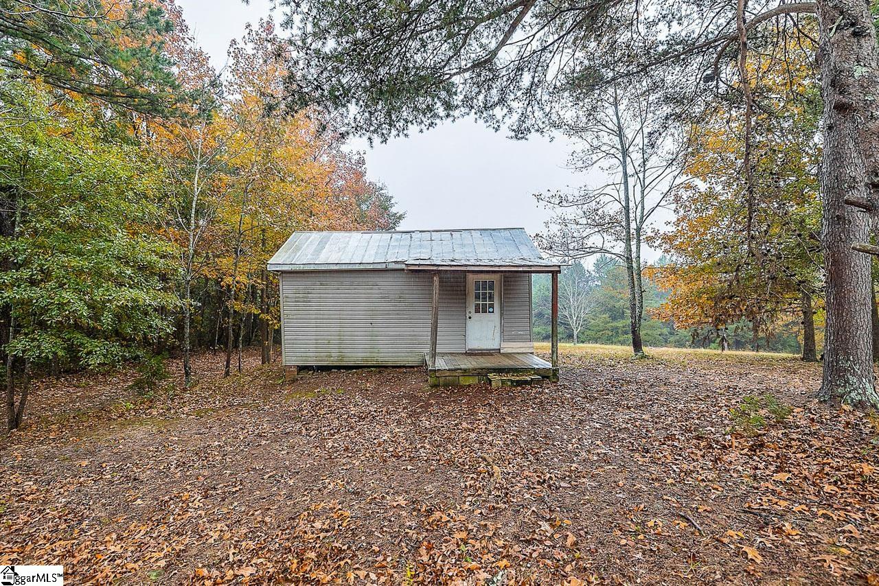 1070 Roddy Road Campobello, SC 29322 - Photo 3 of 22