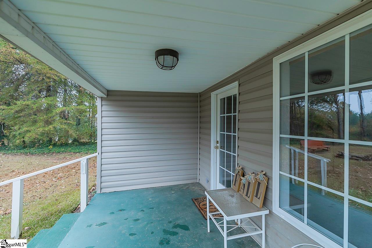 1070 Roddy Road Campobello, SC 29322 - Photo 4 of 22