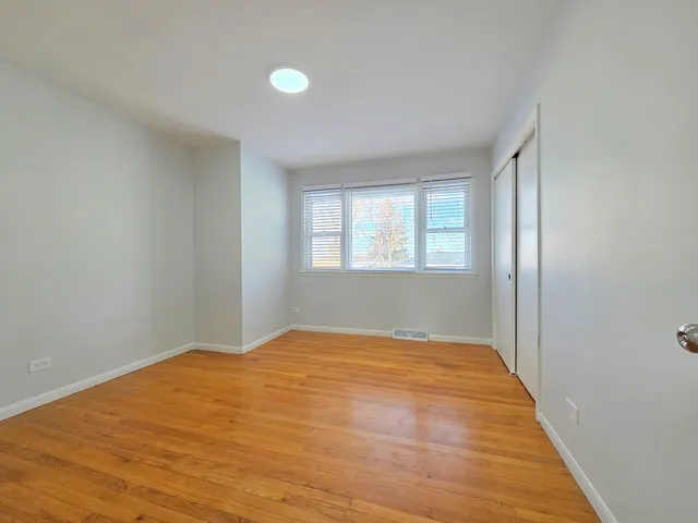 $2,650 | 29 East Lake Shore Drive, Round Lake Park, IL 60073