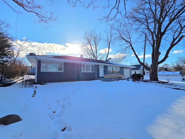 $2,650 | 29 East Lake Shore Drive, Round Lake Park, IL 60073