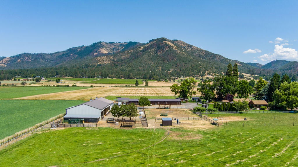900 Hamilton Road Jacksonville, OR 97530 - Photo 91 of 159 82