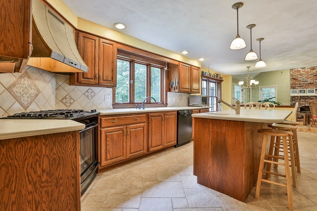 7 Jacob Gates Road Harvard, MA 01451 - Photo 4 of 40