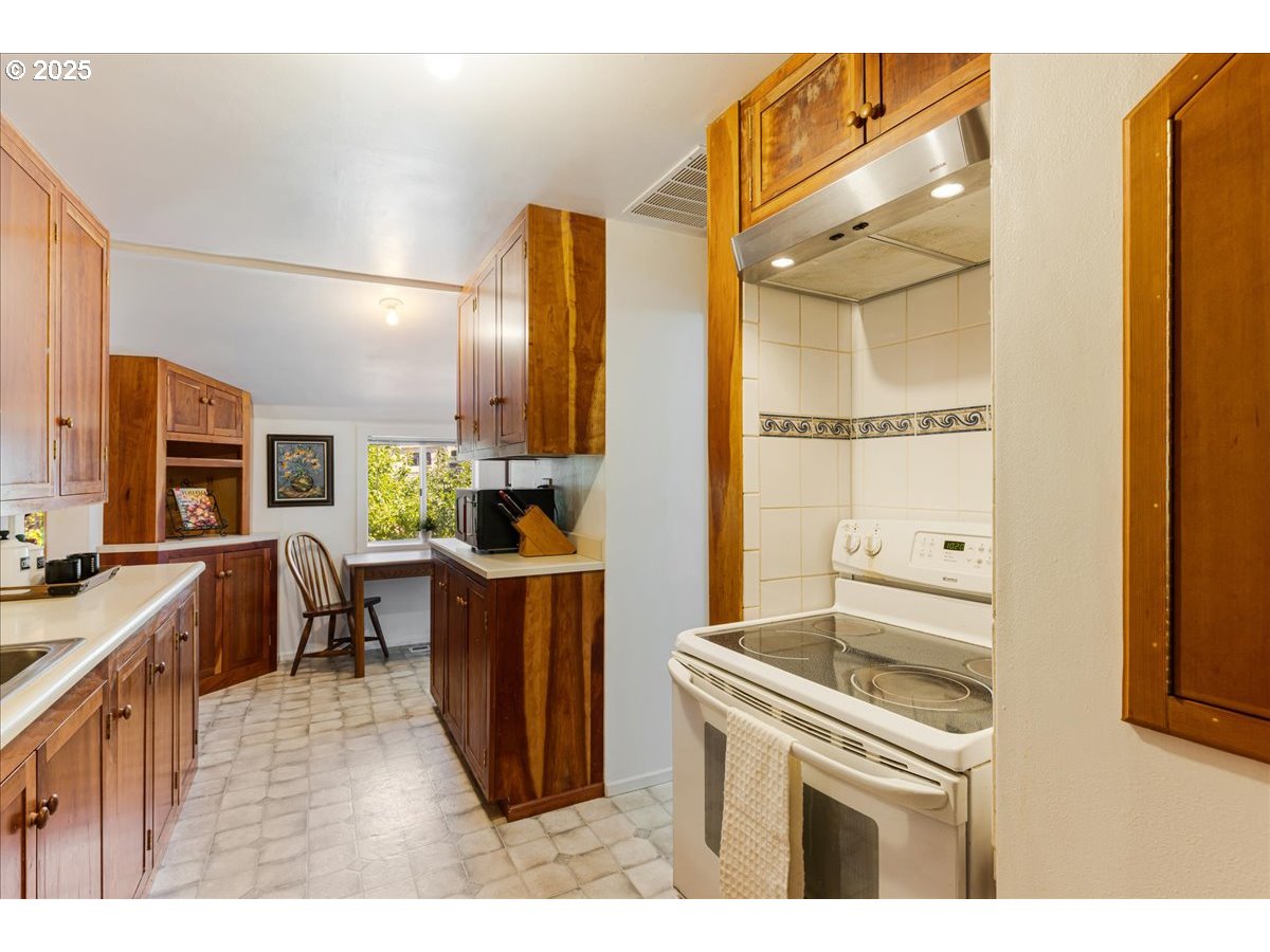 14955 Northeast Springbrook Road Newberg, OR 97132 - Photo 11 of 48 Kitchen