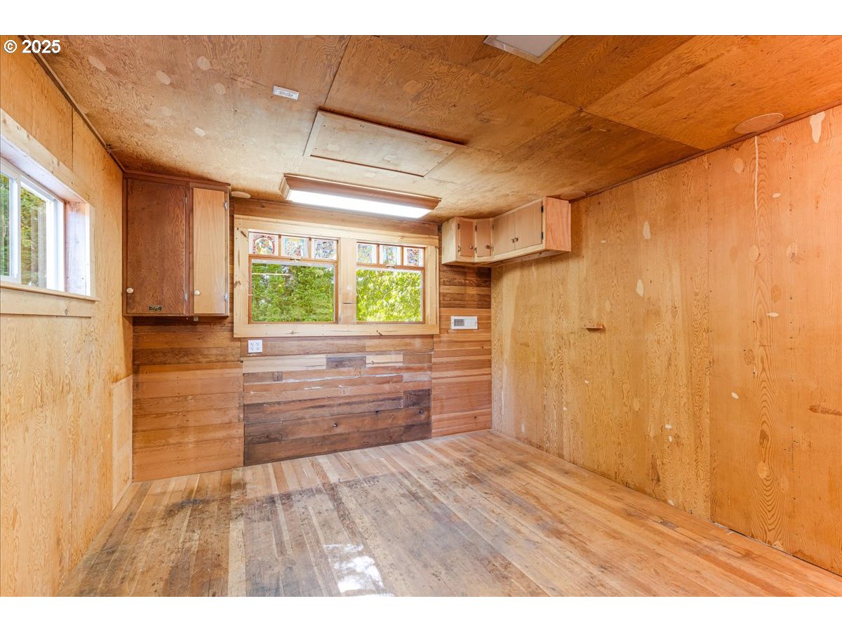 14955 Northeast Springbrook Road Newberg, OR 97132 - Photo 27 of 48 Workshop