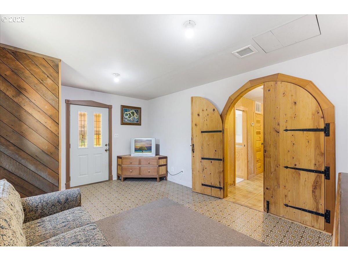 14955 Northeast Springbrook Road Newberg, OR 97132 - Photo 29 of 48 Workshop