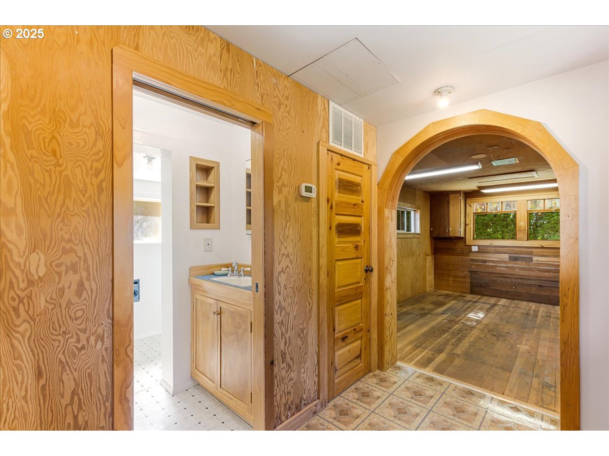 14955 Northeast Springbrook Road Newberg, OR 97132 - Photo 32 of 48 Workshop
