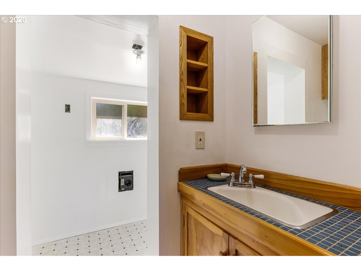 14955 Northeast Springbrook Road Newberg, OR 97132 - Photo 33 of 48 Workshop