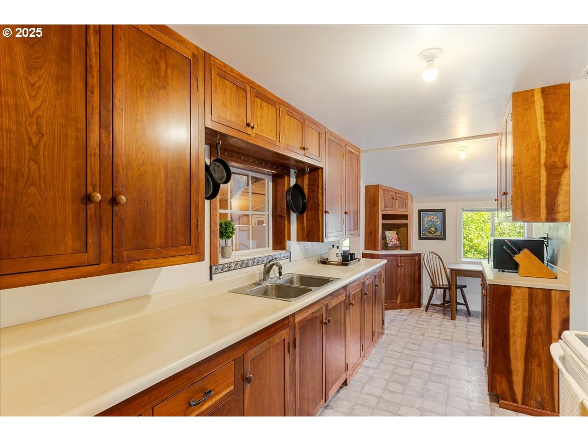 14955 Northeast Springbrook Road Newberg, OR 97132 - Photo 10 of 48 Kitchen