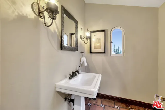 $10,500 | 3425 Oak Glen Drive, Los Angeles, CA 90068