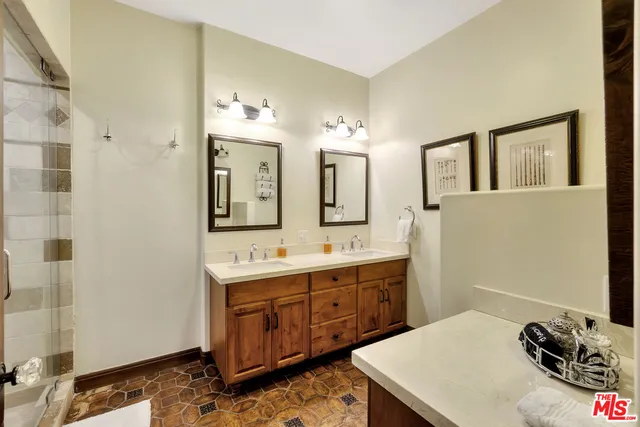 $10,500 | 3425 Oak Glen Drive, Los Angeles, CA 90068