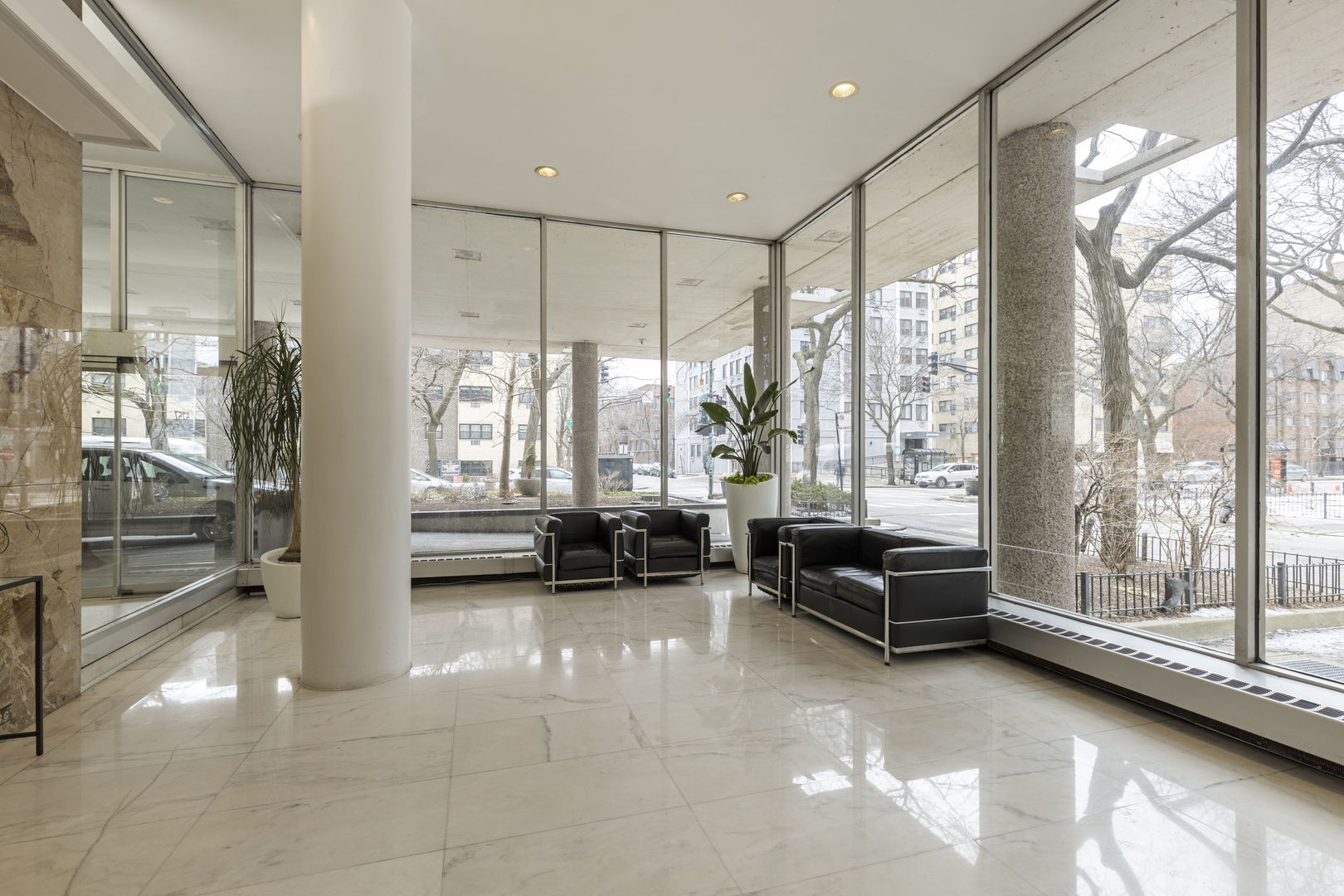 5757 North Sheridan Road, Unit 3E Chicago, IL 60660 - Photo 11 of 15