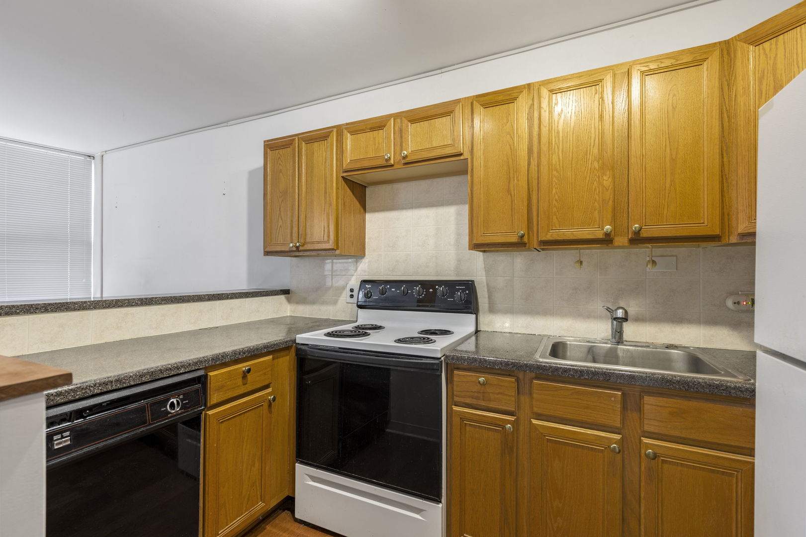 5757 North Sheridan Road, Unit 3E Chicago, IL 60660 - Photo 3 of 15