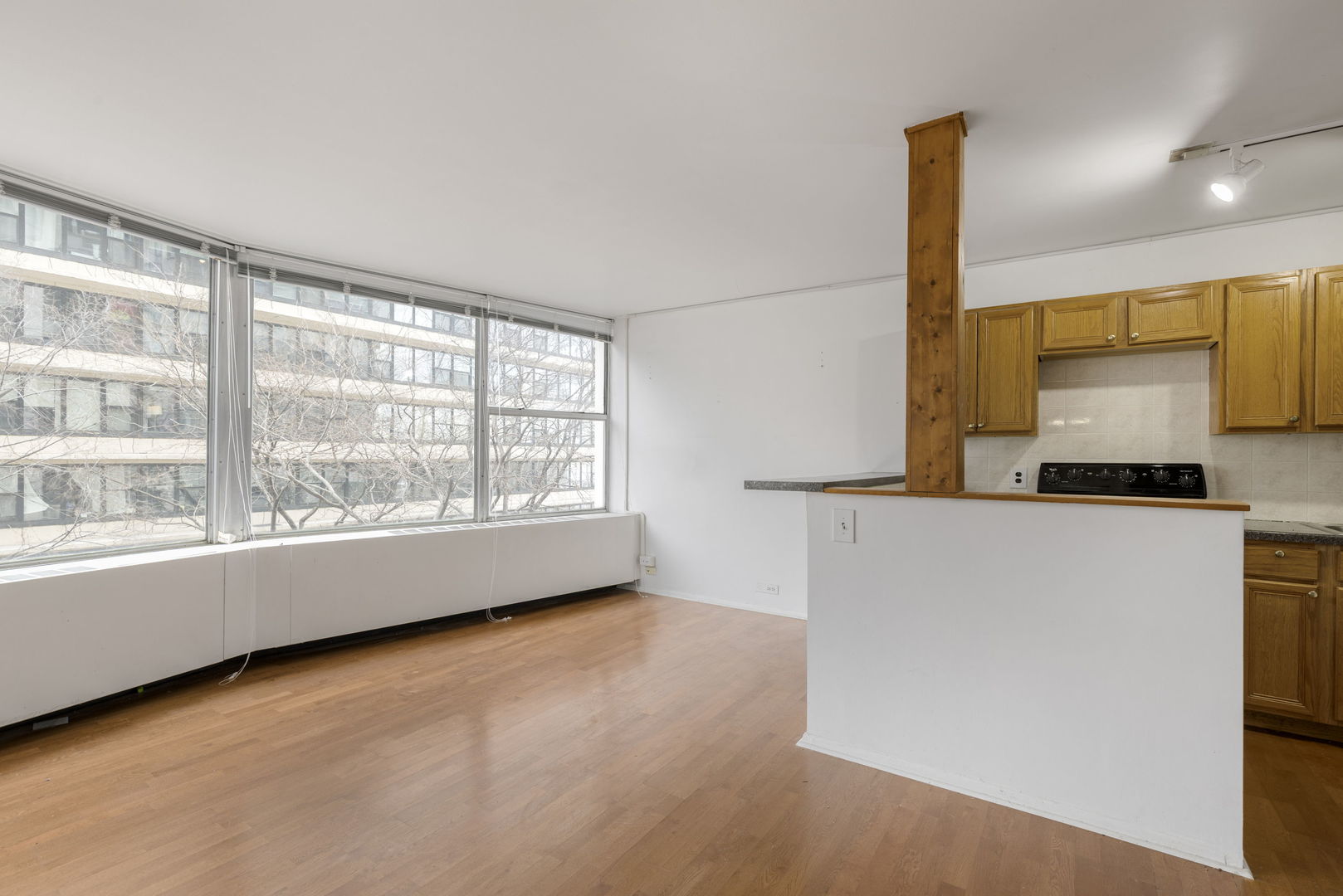 5757 North Sheridan Road, Unit 3E Chicago, IL 60660 - Photo 10 of 15