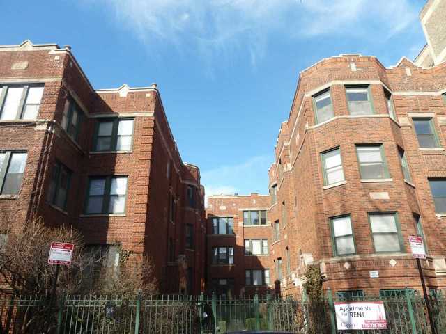 628 West Patterson Avenue, Unit 3S Chicago, IL 60613 - Photo 1 of 10 a front view of a residential apartment building