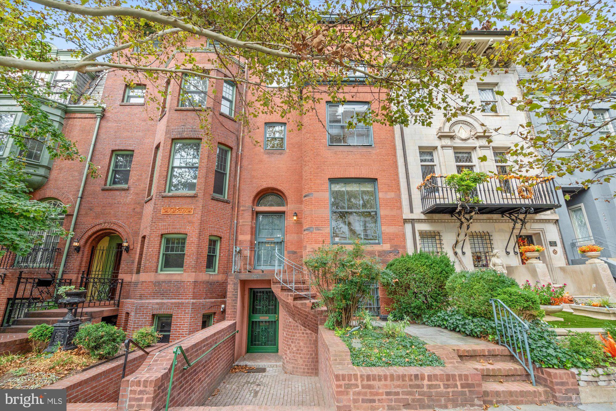 2021 Q Street Northwest Washington, DC 20009 - Photo 2 of 57 A true Dupont Circle grande dame!