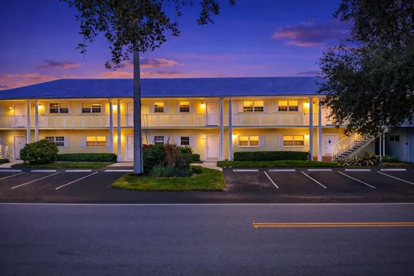 $329,000 | 2301 Northeast 36th Street, Unit 202, Lighthouse Point, FL 33064