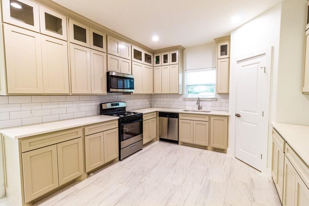 536 Highview Court Godley, TX 76044 - Photo 8 of 27 a kitchen with a sink stove and microwave
