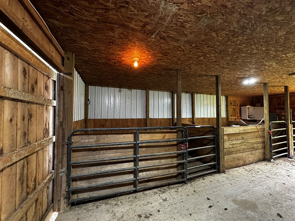 10716 County Line Road Greenville, PA 16125 - Photo 41 of 43 a view of entryway and hall