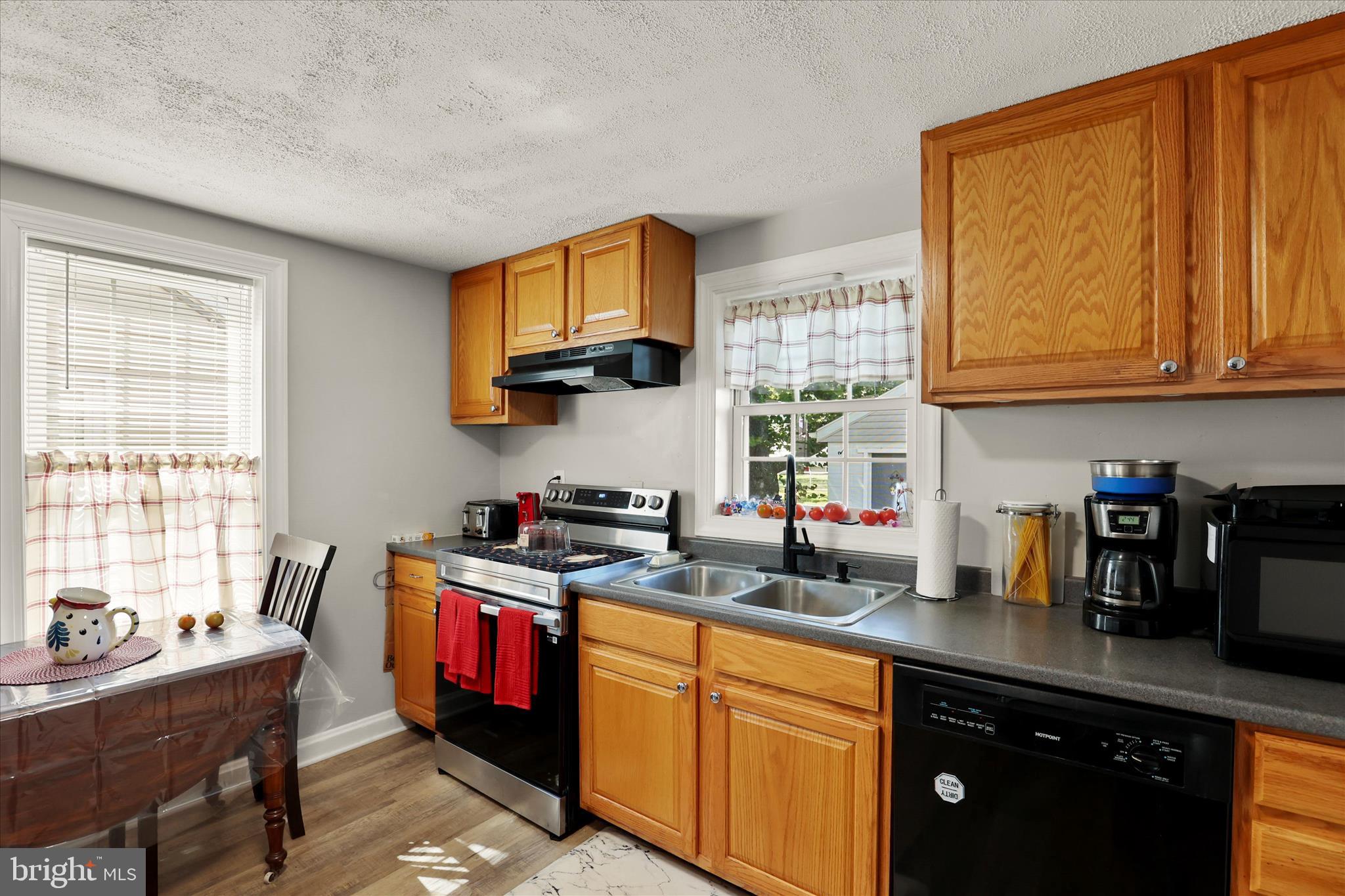 125 John Street Hanover, PA 17331 - Photo 10 of 33 Kitchen