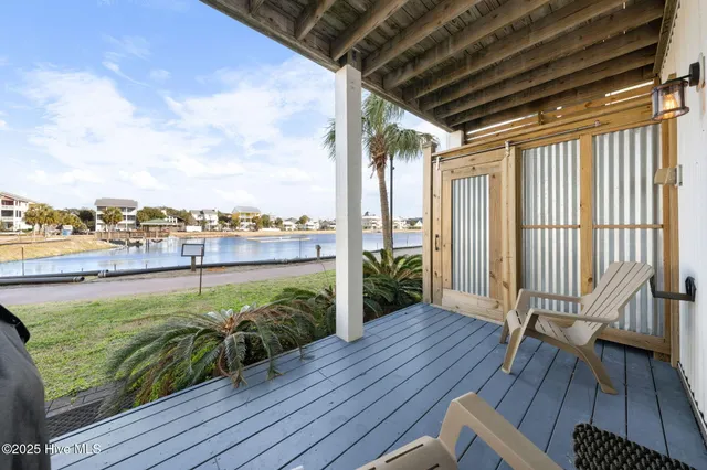 $2,000 | 314 Columbia Avenue, Unit 2, Carolina Beach, NC 28428