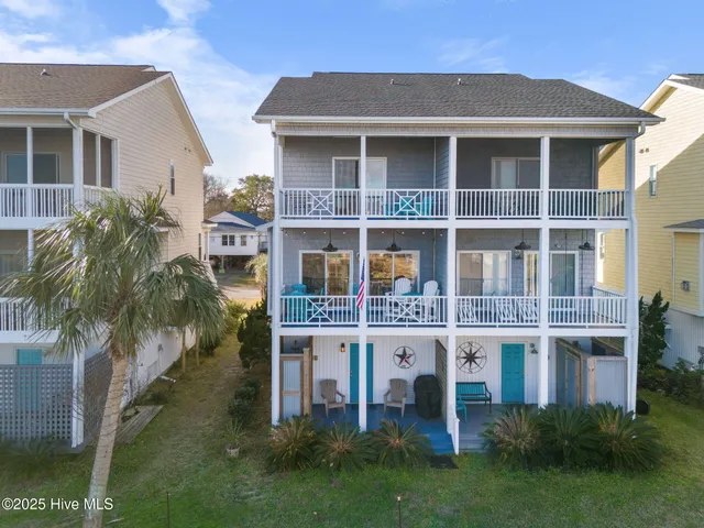 $2,000 | 314 Columbia Avenue, Unit 2, Carolina Beach, NC 28428