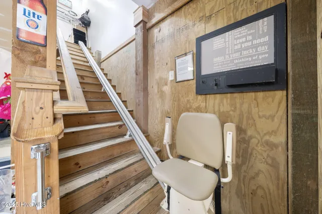 $2,000 | 314 Columbia Avenue, Unit 2, Carolina Beach, NC 28428