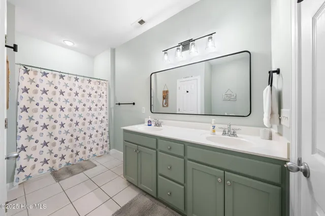 $2,000 | 314 Columbia Avenue, Unit 2, Carolina Beach, NC 28428