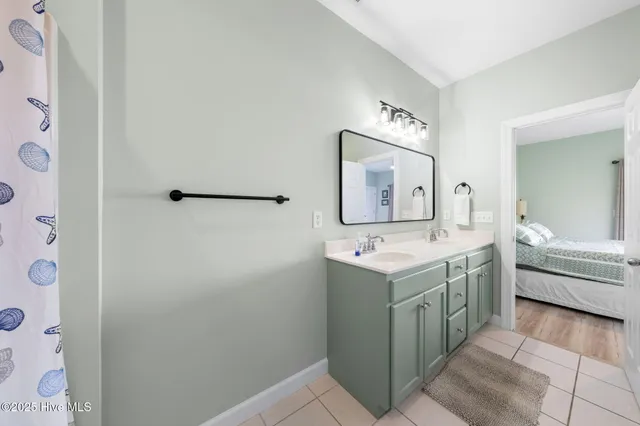 $2,000 | 314 Columbia Avenue, Unit 2, Carolina Beach, NC 28428