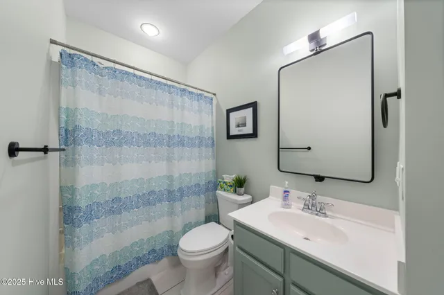 $2,000 | 314 Columbia Avenue, Unit 2, Carolina Beach, NC 28428