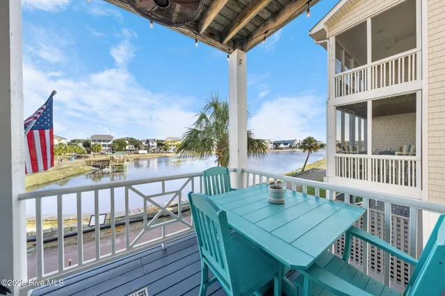 $2,000 | 314 Columbia Avenue, Unit 2, Carolina Beach, NC 28428