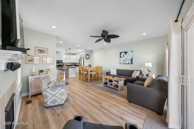 $2,000 | 314 Columbia Avenue, Unit 2, Carolina Beach, NC 28428