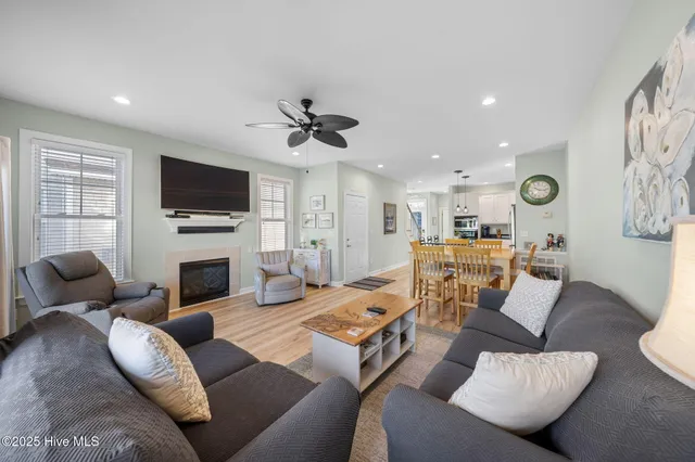 $2,000 | 314 Columbia Avenue, Unit 2, Carolina Beach, NC 28428