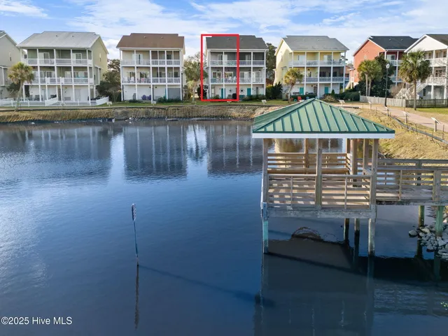 $2,000 | 314 Columbia Avenue, Unit 2, Carolina Beach, NC 28428