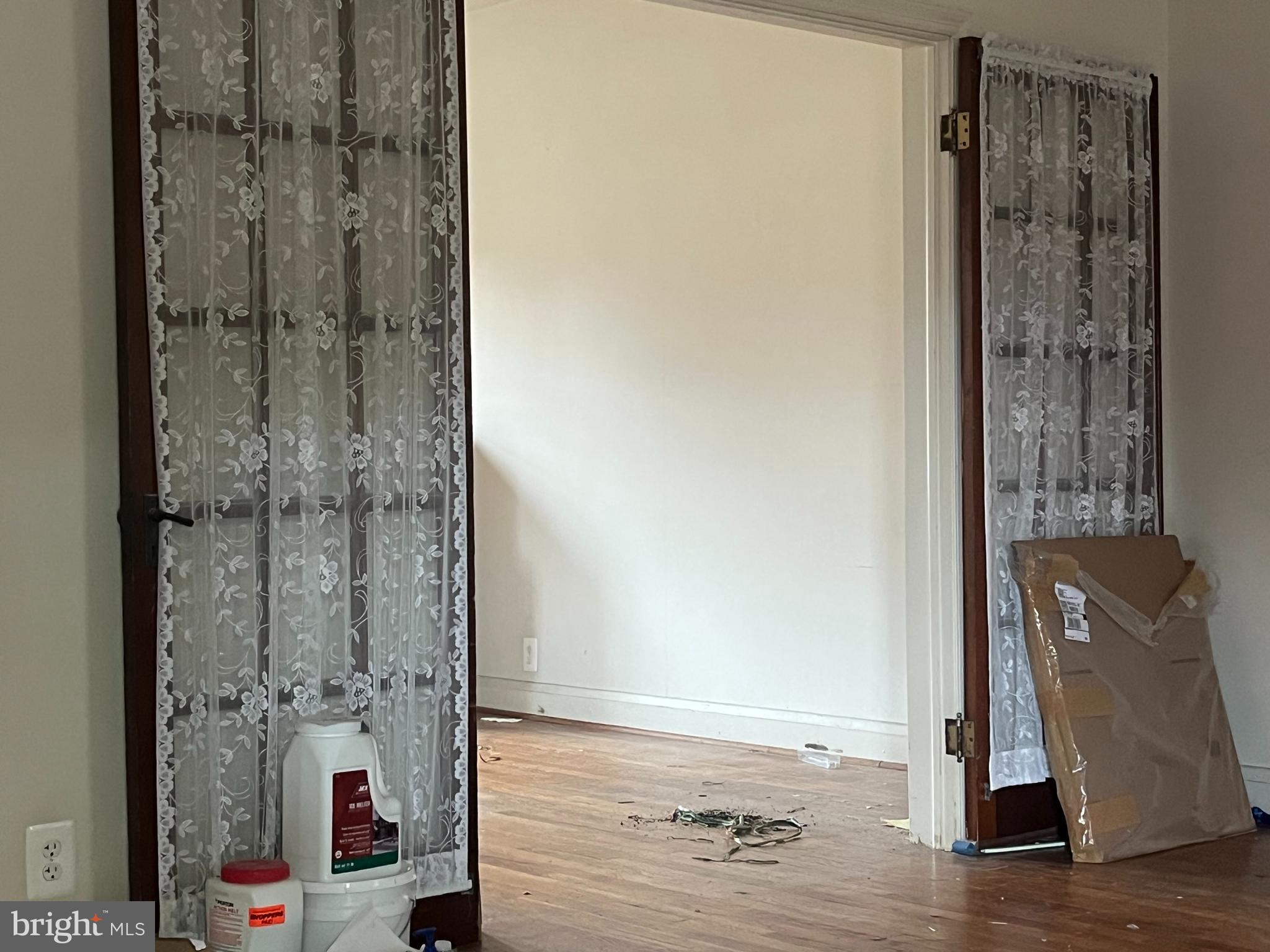 360 Marydell Road Baltimore, MD 21229 - Photo 2 of 22