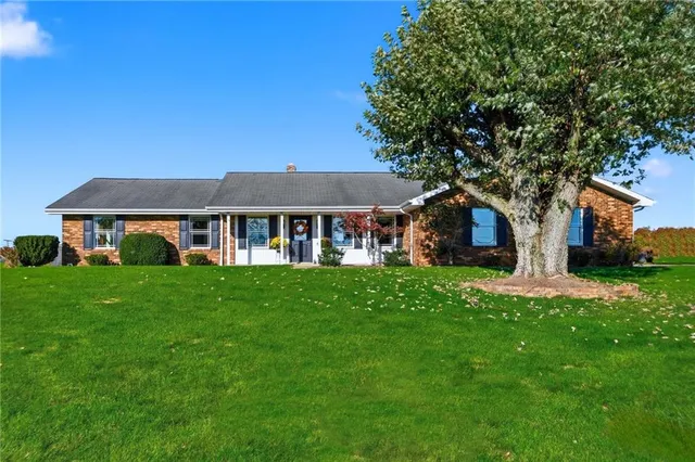 a view of a house with a yard